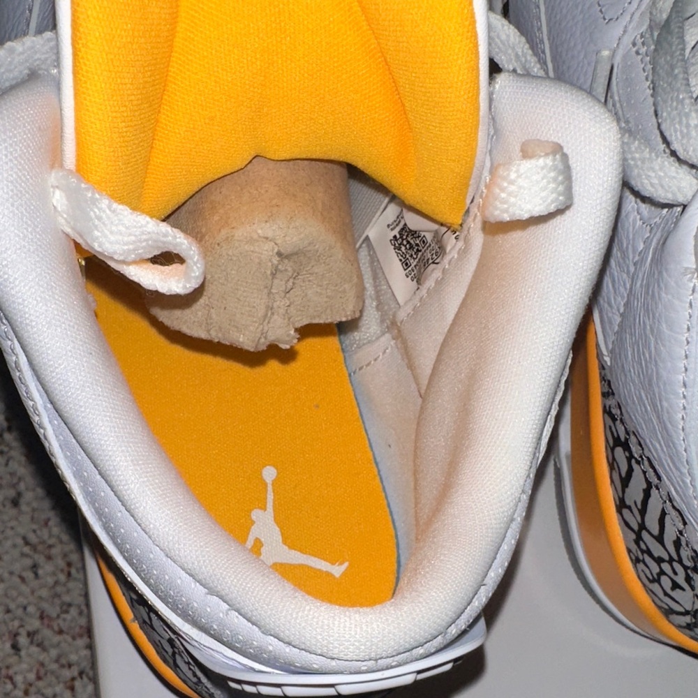 Jordan 3 Retro White and Laser Orange - Picture 4 of 8